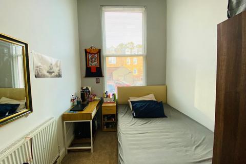 2 bedroom flat to rent, 36 Clarendon Road, Leeds LS2