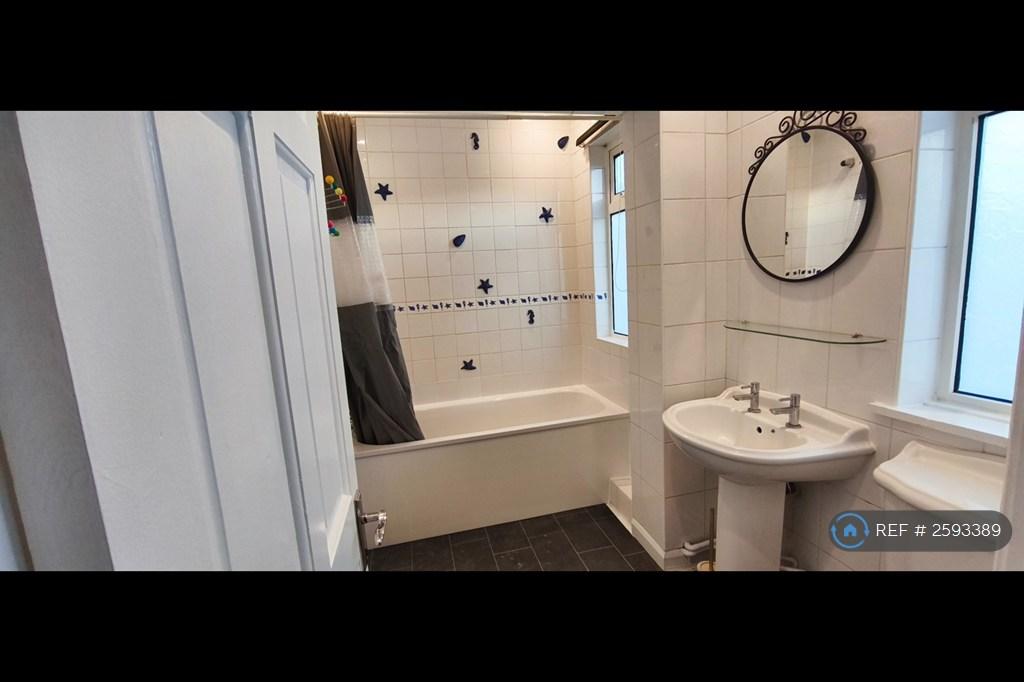 House in Brentford - View 5