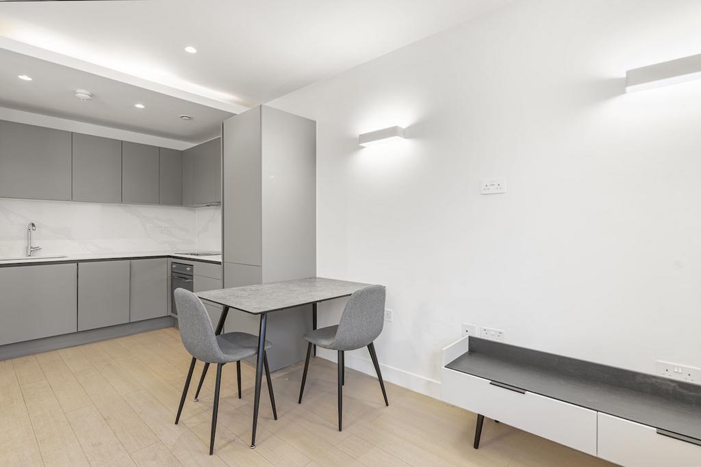 Apartment in Brentford - View 2
