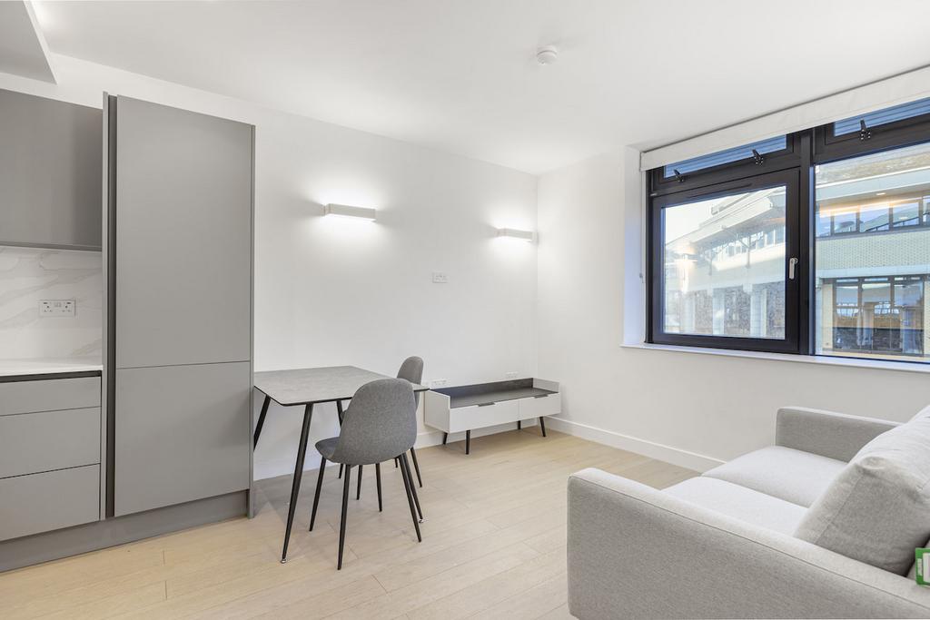 Apartment in Brentford - View 4