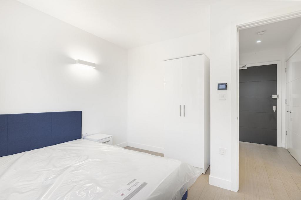 Apartment in Brentford - View 5