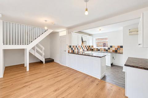 4 bedroom terraced house to rent, Oxclose, Bretton, Peterborough, PE3 8JR