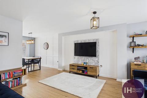 4 bedroom semi-detached house for sale, Sculptor Crescent, Queensgate