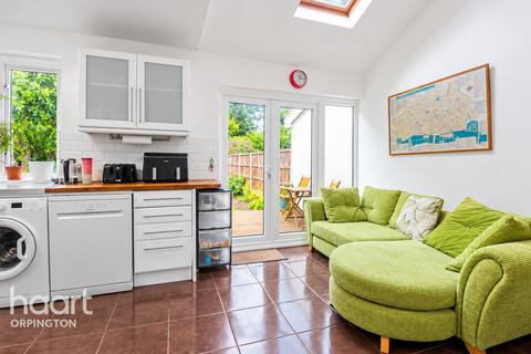 4 bedroom semi-detached house for sale, Oaklands Close, Orpington
