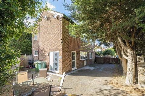 2 bedroom maisonette for sale, Thames Street, Sunbury-On-Thames TW16
