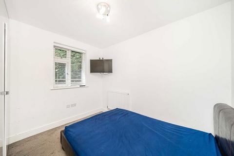 2 bedroom maisonette for sale, Thames Street, Sunbury-On-Thames TW16