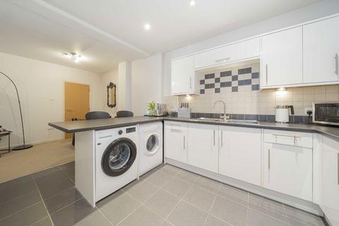 2 bedroom maisonette for sale, Thames Street, Sunbury-On-Thames TW16
