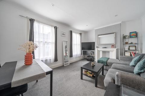 2 bedroom flat for sale, Henslowe Road, East Dulwich, London, SE22