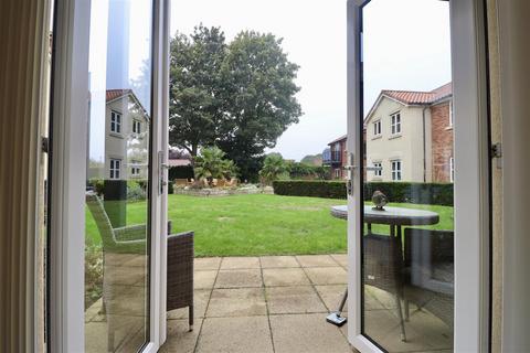 2 bedroom flat for sale, Scaife Garth, Pocklington, York