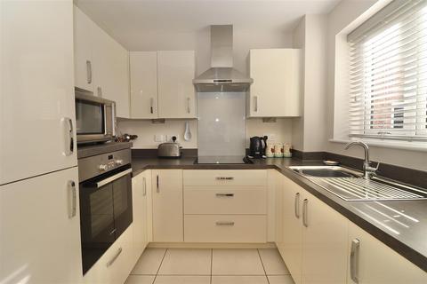 2 bedroom flat for sale, Scaife Garth, Pocklington, York