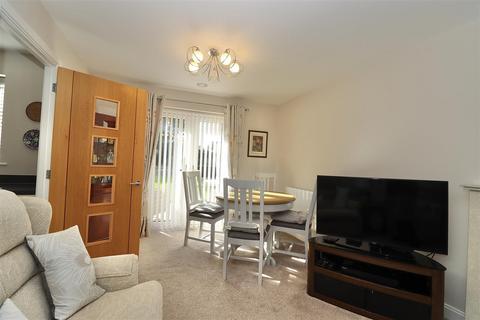 2 bedroom flat for sale, Scaife Garth, Pocklington, York