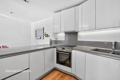 2 bedroom flat for sale, Longfield Avenue, London