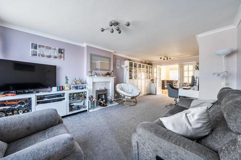 4 bedroom semi-detached house for sale, Thong Lane, Kent, DA12