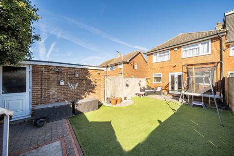 4 bedroom semi-detached house for sale, Thong Lane, Kent, DA12