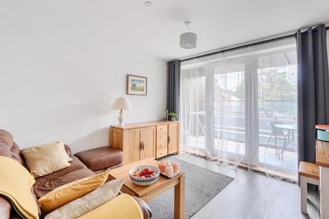 1 bedroom flat for sale, 8 Hewitts Way, Walton-on-Thames, Surrey, KT12 1GN, Walton-on-Thames, KT12 1GN