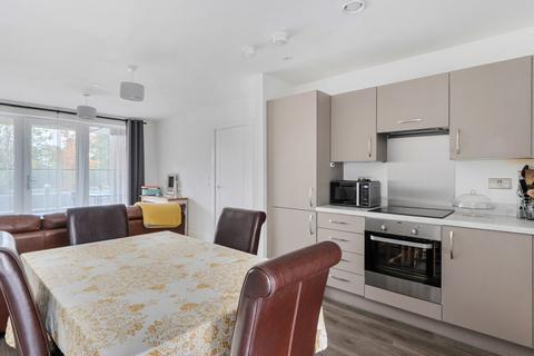 1 bedroom flat for sale, 8 Hewitts Way, Walton-on-Thames, Surrey, KT12 1GN, Walton-on-Thames, KT12 1GN