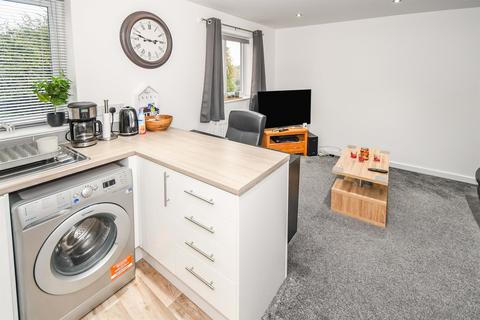 2 bedroom apartment to rent, Alabala Close, LINCOLN, LN4