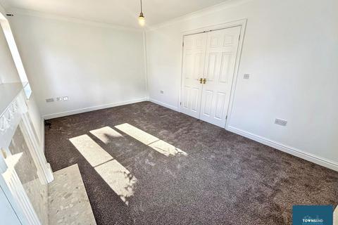 3 bedroom semi-detached house to rent, Poltair Road, Penryn, TR10