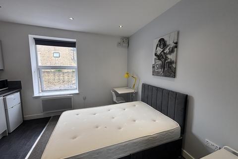 1 bedroom flat to rent, Outcote Bank, Huddersfield, HD1