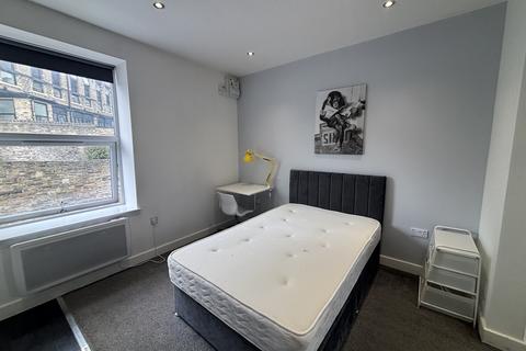 1 bedroom flat to rent, Outcote Bank, Huddersfield, HD1