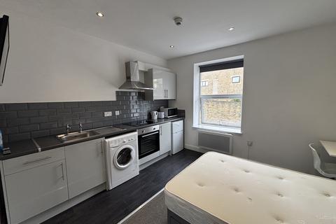 1 bedroom flat to rent, Outcote Bank, Huddersfield, HD1
