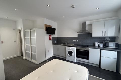 1 bedroom flat to rent, Outcote Bank, Huddersfield, HD1