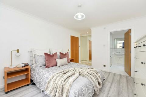 2 bedroom flat to rent, Boardwalk Place, Canary Wharf, London, E14