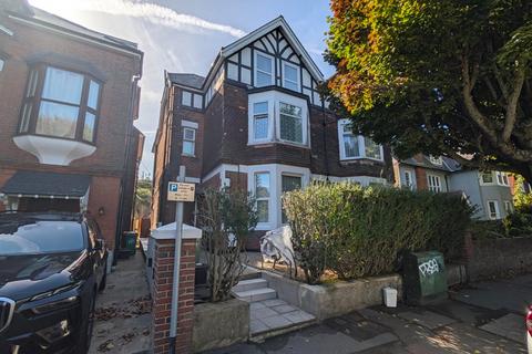 2 bed flat/apartment for rent in Cheriton Road, Folkestone, Kent, CT19