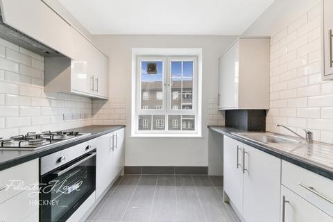 3 bedroom flat for sale, Templecombe Road, London