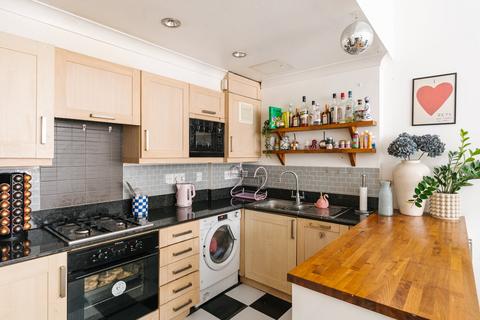 2 bedroom apartment for sale, St Andrew's Hill, London, EC4V