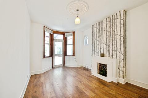 2 bedroom ground floor flat for sale, Park Avenue, Barking