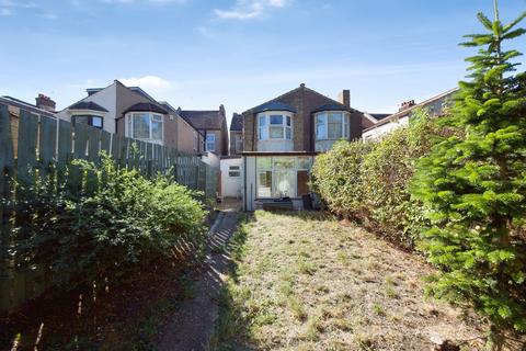 2 bedroom ground floor flat for sale, Park Avenue, Barking