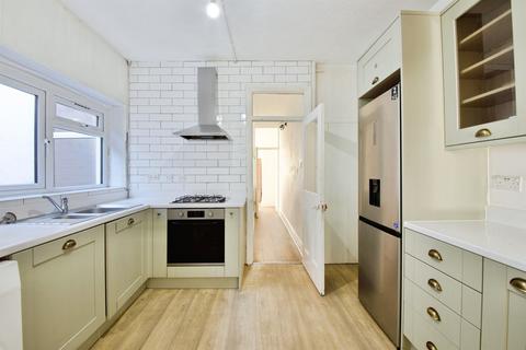 2 bedroom ground floor flat for sale, Park Avenue, Barking