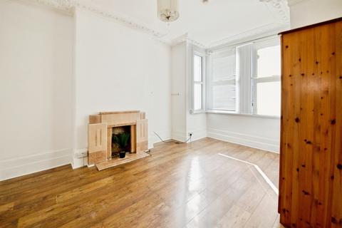 2 bedroom ground floor flat for sale, Park Avenue, Barking