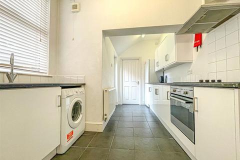 4 bedroom terraced house to rent, Winchester Avenue, Leicester