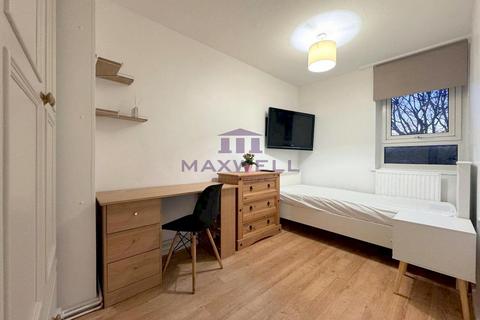 1 bedroom house of multiple occupation to rent, Teviot Street, London E14