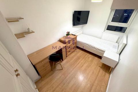1 bedroom house of multiple occupation to rent, Teviot Street, London E14