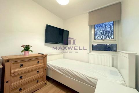 1 bedroom house of multiple occupation to rent, Teviot Street, London E14