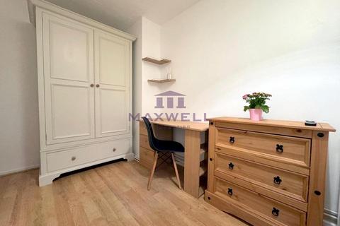 1 bedroom house of multiple occupation to rent, Teviot Street, London E14