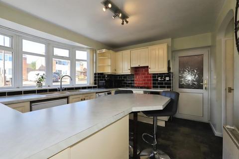 4 bedroom detached house for sale, Manor Avenue South, Kidderminster