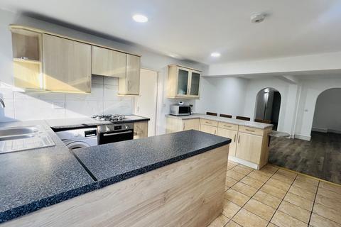 3 bedroom house to rent, Furze Platt Road, MAIDENHEAD