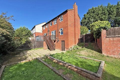 3 bedroom end of terrace house for sale, Ravenscourt Walk, Copthorne, Shrewsbury