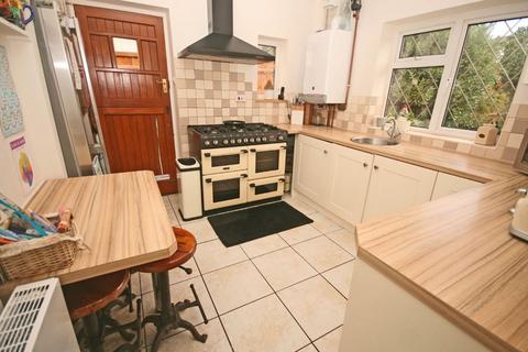 2 bedroom bungalow to rent, Howard Road, Seer Green, HP9