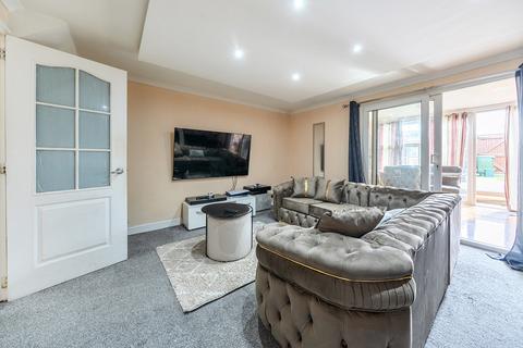 3 bedroom end of terrace house for sale, Chatfield Way, Basildon, SS13