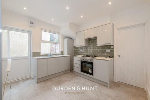 2 bedroom ground floor maisonette for sale, Hatherley Road, London E17