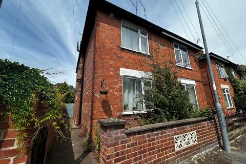 3 bedroom semi-detached house to rent, Lawrence Street, NEWARK, NG24