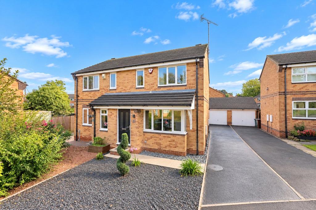 Eastland Walk, Leeds, West Yorkshire 3 bed semi-detached house for sale ...