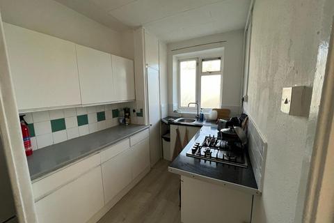 2 bedroom flat for sale, Mortimer Crescent, London