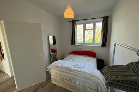 2 bedroom flat for sale, Mortimer Crescent, London