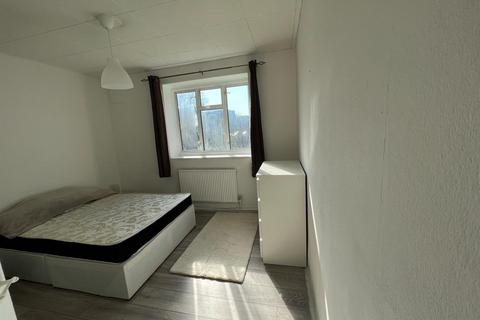 2 bedroom flat for sale, Mortimer Crescent, London